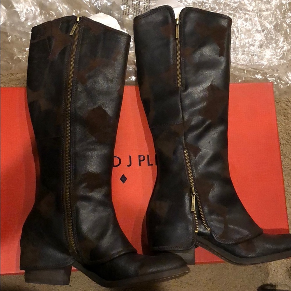 Donald J Pliner Boots - Picture 5 of 8